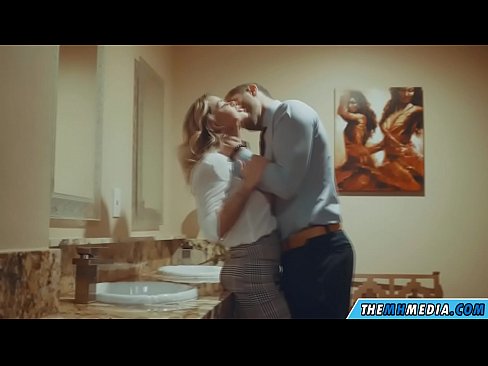 ❤️ Вақте ки як малламуй busty шумо дар як ҳоҷатхона ҷамъиятӣ seduces ❤️ Шлюсҳо дар tg.killvs.top ☑